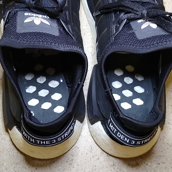 Adidas NMD R1 V2 - Picture 9 of 15